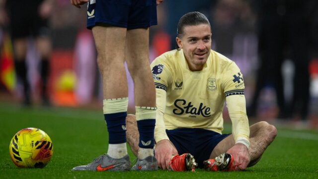 Wrexham povedal prestupu Jacka Grealisha „skvelý príbeh“, keďže jeho „dni Jack Grealish z Evertonu v akcii počas zápasu Premier League medzi Evertonom a Nottinghamom Forest na štadióne Hill Dickinson 6. decembra 2025 v Liverpoole v Anglicku.