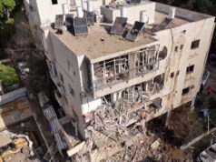 Zábery z dronu ukazujú následky iránskeho raketového útoku v Tel Avive | Americko-izraelská vojna proti Iránu Zábery z dronu ukazujú následky iránskeho raketového útoku v Tel Avive | Americko-izraelská vojna proti Iránu