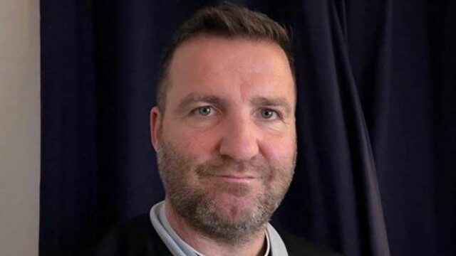 Dr David Cartland, ktorému FA a DBS zakázali rozhodovať futbalové zápasy v jeho súprave rozhodcov Cornwall FA 