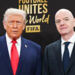 Prezident FIFA Gianni Infantino a americký prezident Donald Trump na červenom koberci pred oficiálnym žrebovaním Majstrovstiev sveta vo futbale 2026 v John F. Kennedy Center for the Performing Arts 5. decembra 2025 vo Washingtone, DC.