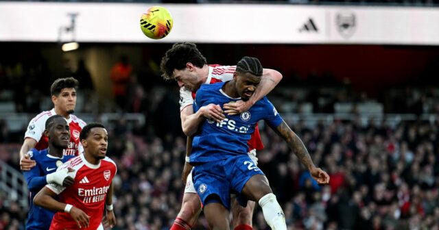 Zápasenie Arsenalu v rohoch zmenilo Premier League na WWE – Umelá inteligencia Harryho Brenta