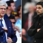 ST ALBANS, ANGLICKO – 30. AUGUSTA: Manažér Arsenalu Arsene Wenger sa rozprával s Mikelom Artetom počas tréningu v London Colney 30. augusta 2014 v St Albans v Anglicku. (Foto: Stuart MacFarlane/Arsenal FC cez Getty Images)