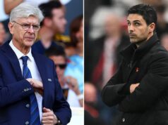 Zaujímavé porovnanie Arsenalu od Mikela Artetu s víťazmi titulu Arséna Wengera v rovnakej fáze ST ALBANS, ANGLICKO – 30. AUGUSTA: Manažér Arsenalu Arsene Wenger sa rozprával s Mikelom Artetom počas tréningu v London Colney 30. augusta 2014 v St Albans v Anglicku. (Foto: Stuart MacFarlane/Arsenal FC cez Getty Images)