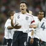 Zdá sa, že bývalý kapitán Anglicka John Terry sa pridal k výzvam na zákaz burky v Spojenom kráľovstve