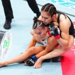 Alexa Grasso zabezpečuje zadnú tlmivku proti Maycee Barber, ktorá už vyzerala ako KO'd