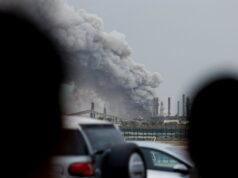 Žena zabitá v Bahrajne, keď štáty Perzského zálivu zachytili ďalšie iránske rakety | Americko-izraelská vojna proti Iran News Žena zabitá v Bahrajne, keď štáty Perzského zálivu zachytili ďalšie iránske rakety | Americko-izraelská vojna proti Iran News