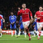 Callum Doyle oslavuje za Wrexham, ktorému sa darilo hrať doma proti Chelsea