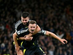 Zmeškanie eura bolo brutálne, no vďaka peklu zranení som bol silnejší ako kedykoľvek predtým… už sa neviem dočkať majstrovstiev sveta, hovorí LEWIS FERGUSON Lewis Ferguson oslavuje minulý rok v Hampdene svoj prvý škótsky gól proti Grécku