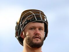 Značka, ktorú nosí Harry Kane, sa stala veľkým sponzorom na prednej časti trička a nahradila kontroverznú spoločnosť s rýchlym občerstvením Ako hlavný na drese bude nahradený sponzor Butterkist Birmingham Phoenix