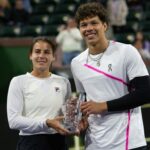 Znepokojení fanúšikovia Emmy Navarrovej špekulujú, čo spôsobilo jej náhle odstúpenie z Charleston Open