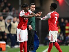 Znepokojenie Bukayo Saka vyvolalo, keď Mikel Arteta spojil hviezdu Arsenalu proti Bayeru Leverkusen Bukayo Saka (R) bol nahradený Noni Madueke počas remízy Arsenalu s Leverkusenom.