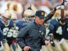 Zomrel Lou Holtz, tréner Siene slávy, ktorý doviedol Notre Dame k národnému titulu v roku 1988 Zomrel Lou Holtz, tréner Siene slávy, ktorý doviedol Notre Dame k národnému titulu v roku 1988