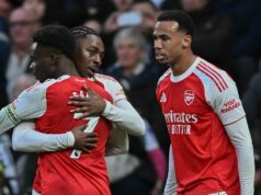 Zostavy Arsenalu verzus Brighton, keď bola dosiahnutá dohoda Bukayo Saka, ale Viktor Gyokeres vypadol Eberechi Eze a Bukayo Saka by mohli byť vybraní na štart za Arsenal centrálne proti Brightonu