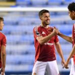 Amir Ibragimov, Tommy Rowe a Noah Ajayi z Manchestru United oslavujú