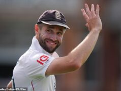 „Boli chvíle, keď som si myslel, že by sme mali prehltnúť svoje ego a prispôsobiť sa… ale nebol som dostatočne hlasný“: CHRIS WOAKES odhaľuje svoje výčitky s Bazballom, štyroch švihákov, ktorých tipuje na povolanie do Anglicka a prečo nebol pripravený „vzdať sa“ Warwickshire. Chris Woakes nazval Anglicko čas na svoju kariéru v septembri po tom, čo ho pre Ashes Down Under prehliadli. 'Stále sa snažím dostať z toho hlavu,' hovorí o medzinárodnom dôchodku