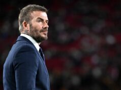 „David Beckham mi ukázal svoje skutočné farby – nikdy nezabudnem, čo so mnou urobil“ Prizerá sa David Beckham