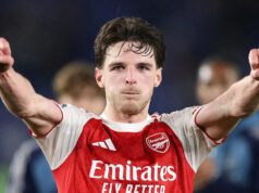 „Iba jeden tím sa snažil hrať“ – Arsenal získal body, ale nie pochvalu Defiant Declan Rice oslavuje víťazstvo Arsenalu v Brightone.