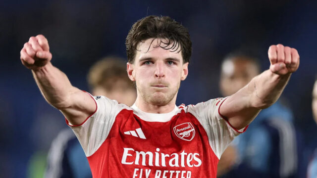 „Iba jeden tím sa snažil hrať“ – Arsenal získal body, Defiant Declan Rice oslavuje víťazstvo Arsenalu v Brightone.