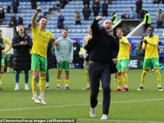 „Je to šialené – jeden človek môže zmeniť celý klub“: Ako Philippe Clement zmenil Norwich City z „prázdninového tábora“ s vypadnutím na najlepší tím v divízii, údaje, ktoré ich môžu doviesť do najvyššej súťaže, a skutočný vplyv vylúčenia Josha Sargenta „Viem, že veľa ľudí si myslelo, že som blázon,“ povedal Philippe Clement. Ešte šialenejšie je, ako rýchlo otočil Norwich City