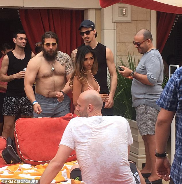 „Som známy ako chlapík, ktorý išiel do Vegas so Zlatanom Martin Castrogiovanni priznáva, že sa stal známym ako chlapík, ktorý išiel do Las Vegas so Zlatanom Ibrahimovičom po tom, čo tento obrázok z roku 2016 vyvolal rozruch po tom, čo zmeškal zápas Racing 92.