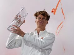 „Tajné“ a jasné posolstvo za historickým Sunshine Double od Jannika Sinnera Sinner povedal, že „úprimné“ rozhovory s jeho tímom boli kľúčom k zlepšeniu jeho podania a formy (Getty)