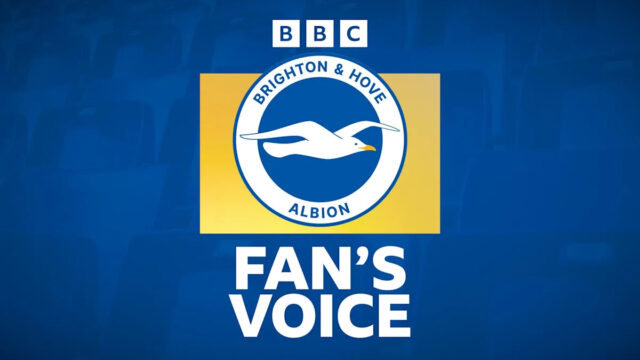 Hráči Brightonu oslavujú gól