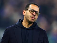 11 hráčov mohlo vynechať súboj Chelsea s Man Utd po najnovšej aktualizácii zranenia LIVERPOOL, ANGLICKO - 21. marca: Tréner Chelsea Liam Rosenior reaguje na plný úväzok po zápase Premier League medzi Evertonom a Chelsea v Goodison Parku 21. marca 2026 v Liverpoole v Anglicku.