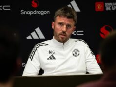 11 hráčov môže byť nútených odsedieť si Man Utd vs Brentford, pretože Michael Carrick dostane včasnú podporu Michael Carrick hovorí počas tlačovej konferencie