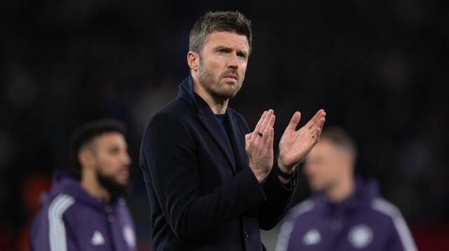 BOURNEMOUTH, ANGLICKO - 20. marca: Harry Maguire z Manchestru United reaguje na vylúčenie po tom, čo mu bola ukázaná červená karta počas zápasu Premier League medzi Bournemouthom a Manchestrom United na Vitality Stadium 20. marca 2026 v anglickom Bournemouthe. (Foto Catherine Ivill - AMA/Getty Images)