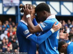 Aasgaard trvá na tom, že Rangers sa nemusia báť, pretože dosahujú šesť víťazstiev, ktoré spečatia titul Premiership Útočník Rangers Thelo Aasgaard oslavuje svoj gól s Tochi Chukwuanim