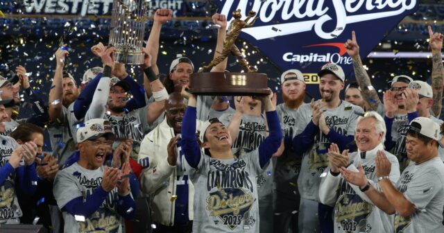 Ako Dodgers strávil prvých pár hodín po víťazstve vo Svetovej Ako Dodgers strávil prvých pár hodín po víťazstve vo Svetovej sérii