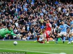 Ako Manchester City našiel víťazný vzorec: Dôslednosť výberu, taktické vylepšenie Pepa Guardiolu, nová nemilosrdná séria, kľúčová úloha Rayana Cherkiho a SKUTOČNÝ dôvod, prečo Erling Haaland teraz horí Rayan Cherki strieľa v nedeľu úvodný gól proti Arsenalu. Francúz dostal v tíme miesto na pozícii 10 a vypláca sa mu to