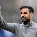COMO, TALIANSKO - 22. marca: Cesc Fabregas z Como oslavuje po zápase Serie A medzi Como 1907 a Pisa SC na štadióne Giuseppe Sinigaglia 22. marca 2026 v talianskom Como. (Foto od Image Photo Agency/Getty Images)
