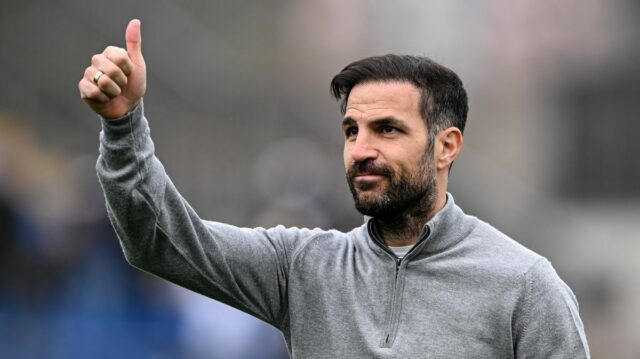 COMO, TALIANSKO - 22. marca: Cesc Fabregas z Como oslavuje po zápase Serie A medzi Como 1907 a Pisa SC na štadióne Giuseppe Sinigaglia 22. marca 2026 v talianskom Como. (Foto od Image Photo Agency/Getty Images)
