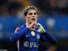 Ako sa Chelsea snaží vylepšiť „nepochopený“ obraz Alejandra Garnacha: zinscenovaný rozhovor, vysvetlené tetovania pri úteku z väzenia a SKUTOČNÉ dôvody jeho ochabujúcej formy Chelsea by sa ešte mohla rozhodnúť, že sa pokúsi získať späť poriadnu časť zo 40 miliónov libier, ktoré minulé leto vykašľala na Alejandra Garnacha