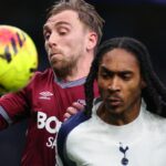Jarrod Bowen z West Ham United v akcii s Djedom Spenceom z Tottenhamu Hotspur počas zápasu Premier League medzi Tottenham Hotspur a West Ham United na štadióne Tottenham Hotspur