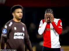 Ako sa „hazard“ Raheema Sterlinga z Feyenoordu rýchlo obrátil proti: Prečo flop Chelsea už nemá „žiadnu budúcnosť“ po boku Robina van Persieho len niekoľko týždňov po podpise zmluvy – a fanúšikovia posmešných trojslovných prezývok ho volajú Budúcnosť Raheema Sterlinga vo Feyenoorde je už podľa holandských správ ohrozená