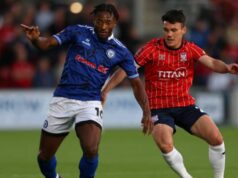 Ako sledovať každú hru národnej ligy vrátane Rochdale vs York City na jednom kanáli Devante Rodney (L) z Rochdale AFC beží s loptou pod tlakom Ryana Fallowfielda z Yorku počas zápasu The Vanarama National League medzi York City a Rochdale AFC na LNER Community Stadium 20. augusta 2024 v Yorku v Anglicku.