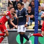 Alfie Jones z Middlesbrough oslavuje strelenie druhého gólu svojho tímu počas zápasu Sky Bet Championship medzi Millwall a Middlesbrough v The Den.