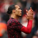 Kapitán Liverpoolu Virgil van Dijk vyzval hierarchiu na Anfielde, aby našla riešenie s fanúšikmi, ktorí sú „srdcom a dušou“ klubu kvôli protestom proti cenám lístkov.
