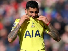 Aktualizácia skenu zranení Cristiana Romera a hráča Tottenhamu, ktorý naňho čakal v tuneli Cristian Romero sa zranil počas zápasu Premier League medzi Sunderlandom a Tottenhamom Hotspur na štadióne Light.