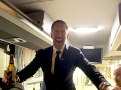 Aký rozdiel robí šesť mesiacov! Divoké oslavy Grahama Pottera, keď bývalý šéf West Hamu vezme Švédsko na majstrovstvá sveta po nočnej more vo východnom Londýne – a fanúšikovia volajú, aby sa stal OBČANOM Graham Potter zdieľal fotografiu zo zákulisia, keď minulý týždeň oslavoval vedenie Švédska na majstrovstvách sveta