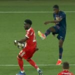 Za tento incident bol udelený trest, keď sa lopta odrazila na ruku Alphonsa Daviesa