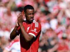 Alexander Isak môže byť tvárou neúspechu Liverpoolu – ale môžu za to dvaja ďalší Isak prežil náročnú prvú sezónu na Anfielde (Reuters)