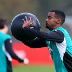 Alexander Isak v pondelok na tréningu pred kľúčovým súbojom s PSG