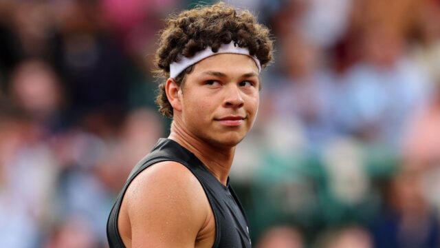 Andy Roddick predpovedal pre Bena Sheltona „najtvrdší povrch“.
