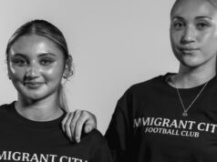 Angel City FC predstavuje nové pro-imigrantské tričko v 13 jazykoch Angel City FC predstavuje nové pro-imigrantské tričko v 13 jazykoch