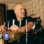 Anglická legenda Joe Cole vydáva posilu na majstrovstvá sveta pre krčmy, ktoré majú problémy