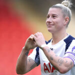 Ellen White, Jen Beattie a Ben Haines