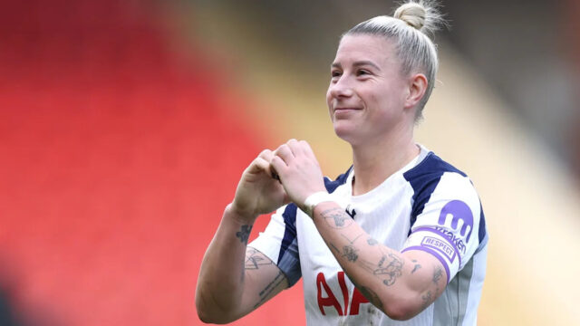 Ellen White, Jen Beattie a Ben Haines